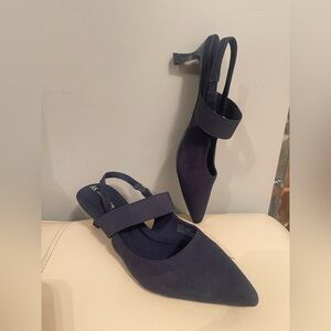 New Woman's Anne Klein Navy Low Heel 2.5” Pump Pointed Toe Super Comfy Size 7